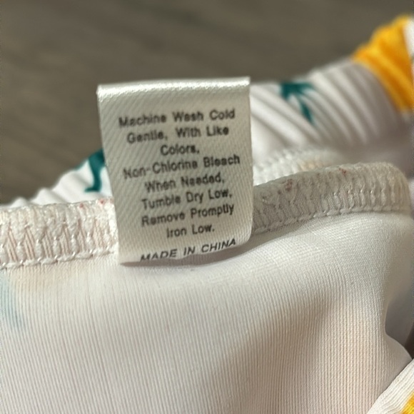 EUC! TODDLER GIRL'S SIZE 100 (3T) PINEAPPLE RUFFLE SKORT SWIMSUIT W/BIKINI TOP - Picture 8 of 9